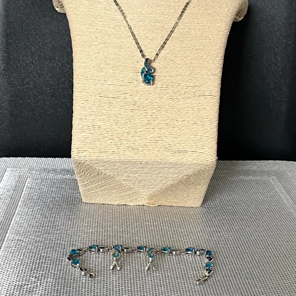 LOVED AUTHENTIC LONDON BLUE TOPAZ STONE/BLUE FIRE OPAL STERLING SILVER NECKLACE